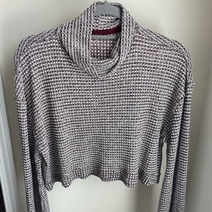 Cropped long sleeve thin sweater